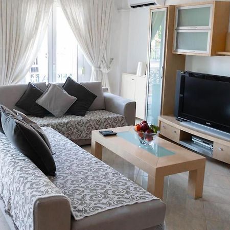 2 Bedroom Holiday Flat, Renovated, In The Centre Asproválta Luaran gambar